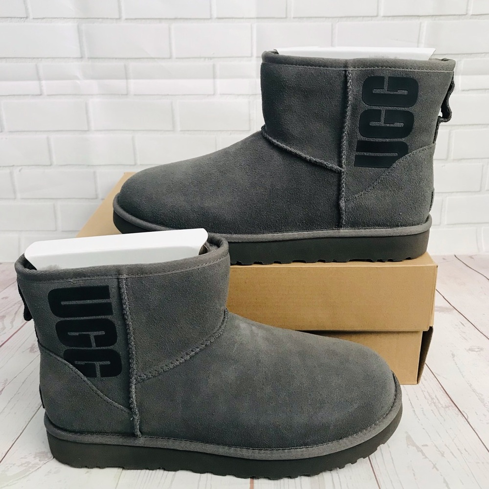 UGG classic mini Ugg rubber logo boots